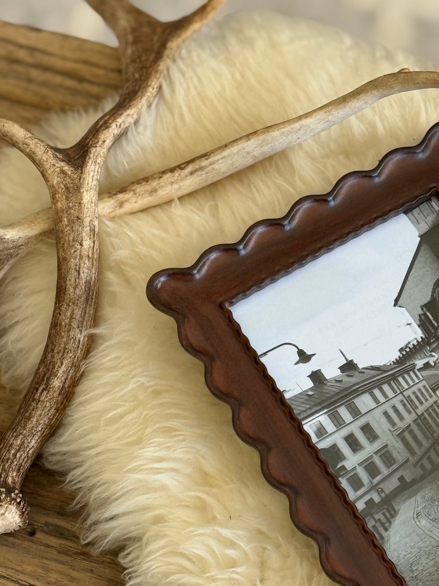 Scalloped Photo Frame - Medium